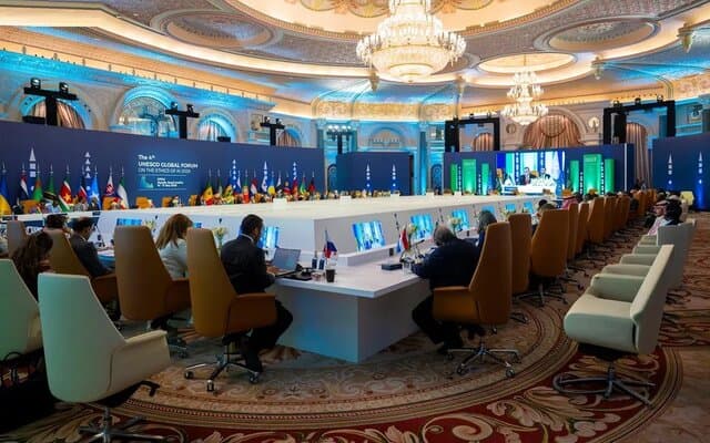 رياض تدعو لتعزيز التعاون في تطوير ونشر الذكاء الاصطناعي