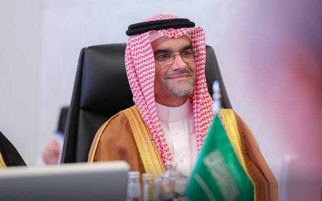 محافظ الصندوق يعلن استثمار 31.5 مليار ريال في نيوم للهيدروجين