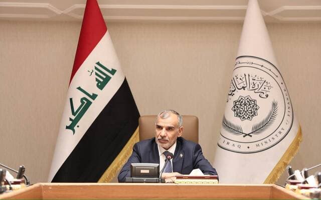 وزير المالية العراقي يؤكد تمويل رواتب الموظفين بالكامل