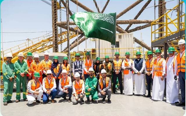 Saudi flag flown on major offshore rig