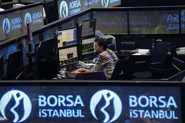 Turkey freezes officials' assets at investment firms