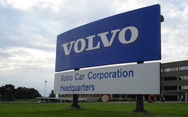 Volvo Shares Fall 26 Percent