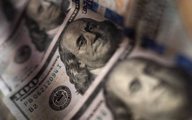 Dollar climbs on oil and tensions