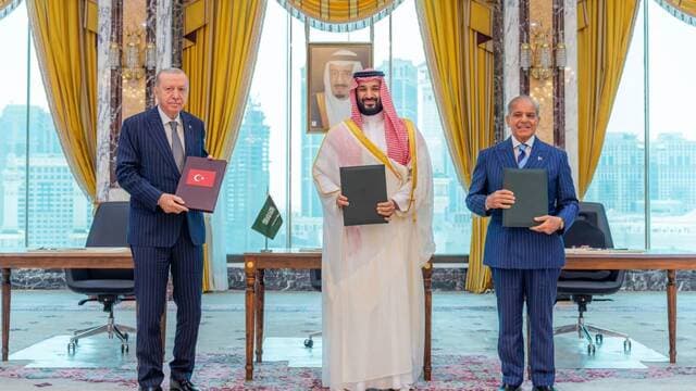 Turkish FM suggests Egypt might join Mecca pact