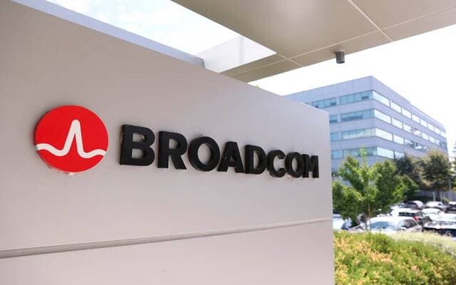 Qualcomm shares fall 5 percent