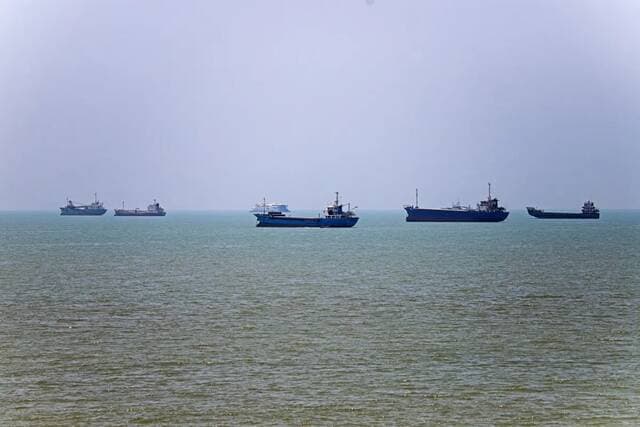 Shipping activity rebounds through Hormuz