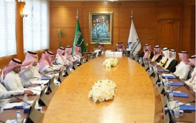 رئيس هيئة العقار يناقش نمو القطاع مع غرفة الشرقية
