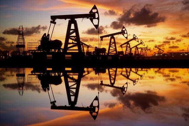 Oil rises 3.5% after US-Iran clashes