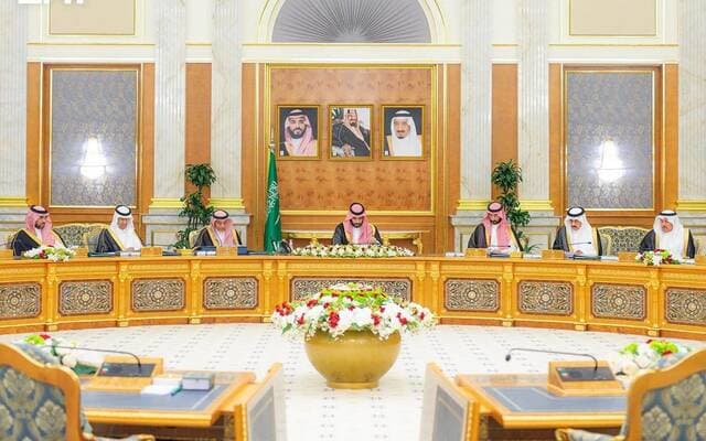 مجلس الوزراء يؤكد حماية المصالح الوطنية