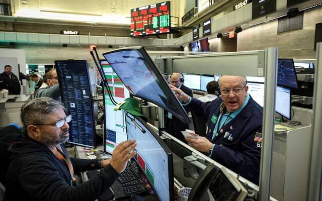 U.S. stocks vary ahead of earnings and Fed