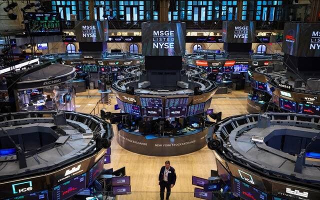 تراجع الأسهم الأمريكية مع مخاوف الذكاء الاصطناعي وارتفاع النفط