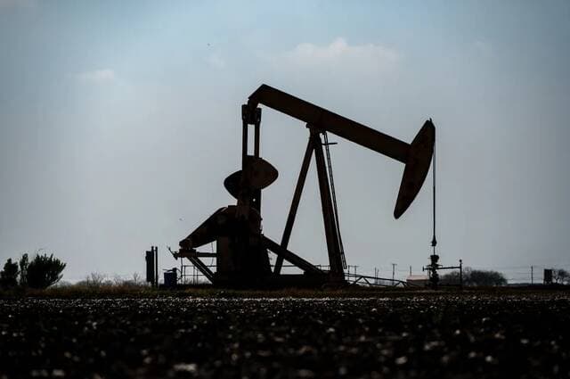 Emerging markets rise on oil and bond declines