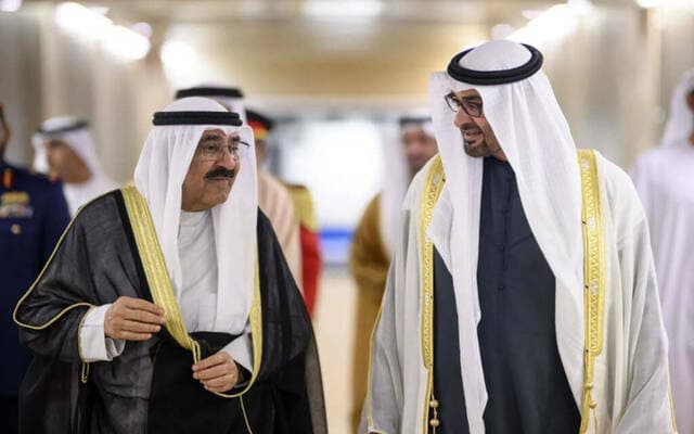 أمير الكويت يتقدم في استقبال رئيس الإمارات