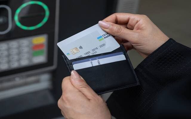Saudi consumer spending drops to 14.2B Riyals