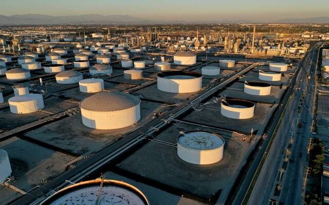 US oil inventories rise despite export drop