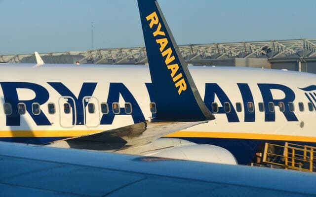 Ryanair's earnings fall short amid lower fares