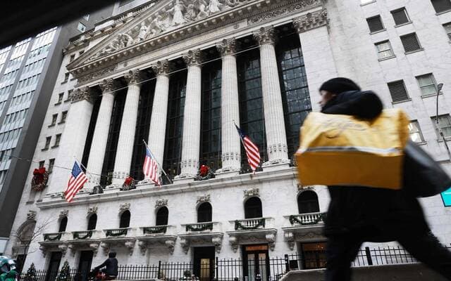 تسارع خدمات أمريكا في يوليو وتباطؤ التصنيع