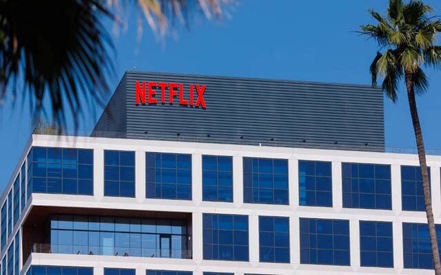 Netflix falls 5% on growth doubts