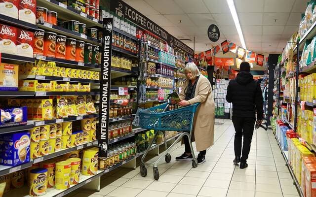 UK private sector sees fastest growth since April