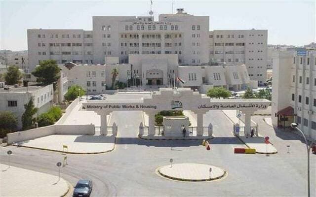 شركة الأشغال الكويتية تُحيل عدداً من الموظفين إلى التقاعد لتعزيز الكفاءة