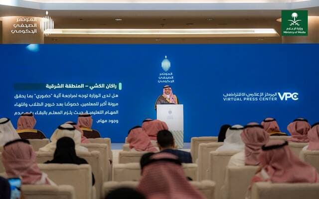 Minister confirms 45,000 students in gifted schools and training 240,000 teachers