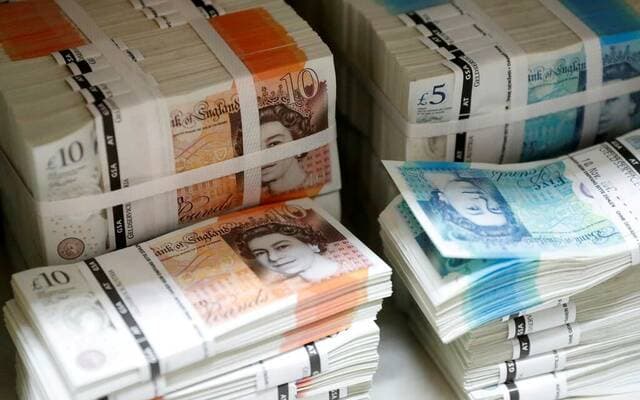 الإسترليني ينخفض وسط قوة الدولار وعائدات السندات البريطانيه