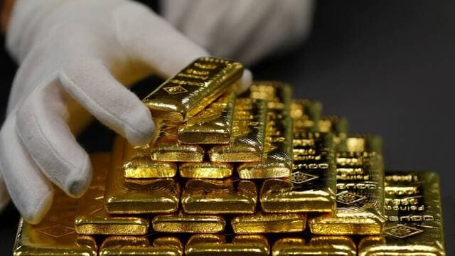 Gold prices fall ahead of US inflation data