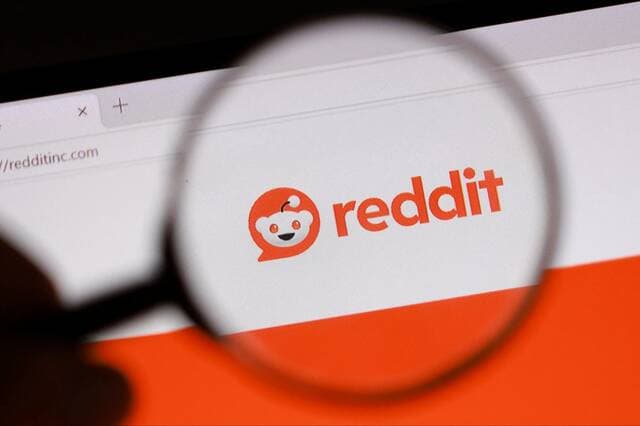 Reddit shares tumble 29%