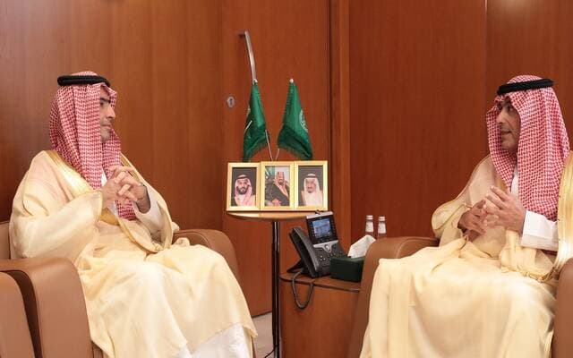 محافظ "ساما" يناقش مع هيئة السوق تعزيز التعاون
