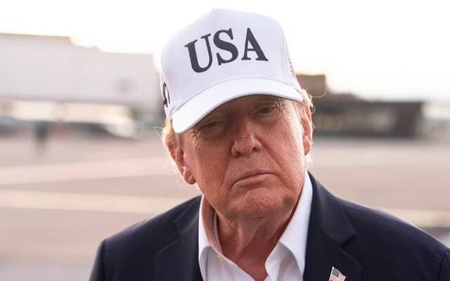 Trump opposes AI regulation and criticizes Anthropic CEO
