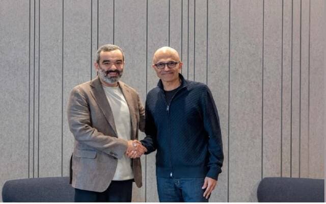 وزير الاتصالات يناقش توسعة القدرات الحاسوبية مع أمازون ومايكروسوفت
