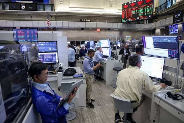 Fed transparency eases markets amid oil and AI worries