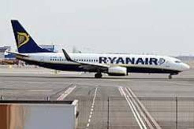 Ryanair commits to no extra fuel fees
