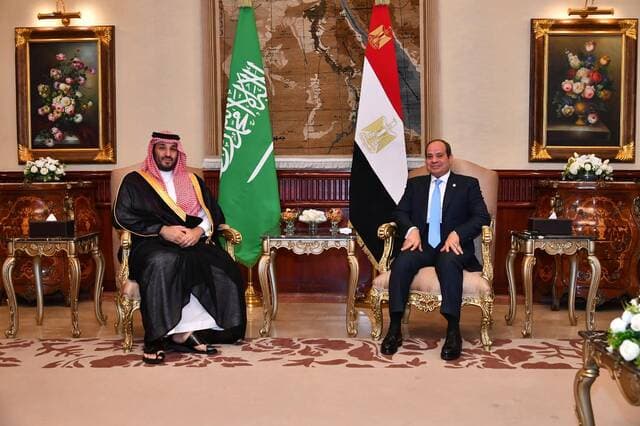 خبراء يتوقعون قفزة في التعاون الاقتصادي بعد زيارة ولي العهد لمصر