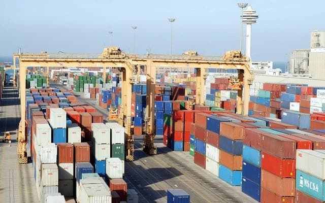السعودية تسجل ارتفاعا في فائض الميزان التجاري