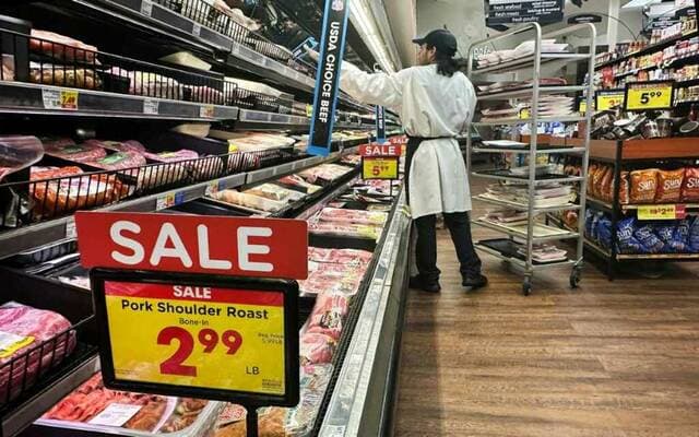مبيعات التجزئة الأمريكية تتفوق على التوقعات