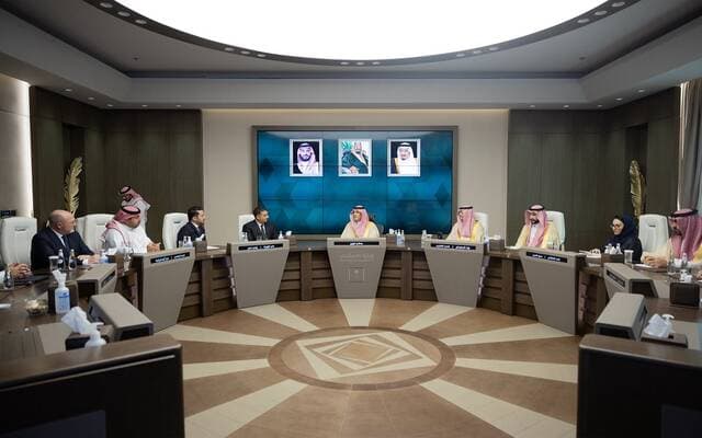 وزير الاستثمار يناقش مع أوزتورك التعاون في السياحة