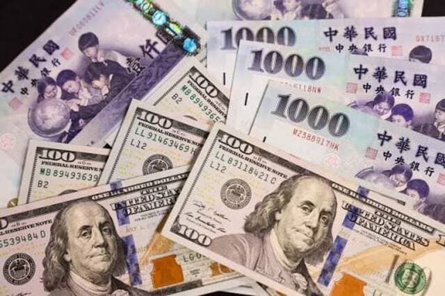 الدولار مستقر والعملات الآسيوية تتقلب