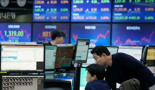 Asian Stocks Gain Amid Fed Rate Pause