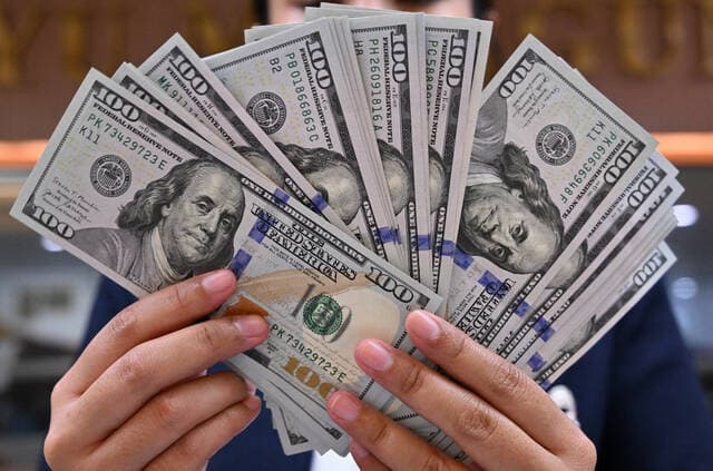 Dollar hits three-month low amid bond unrest