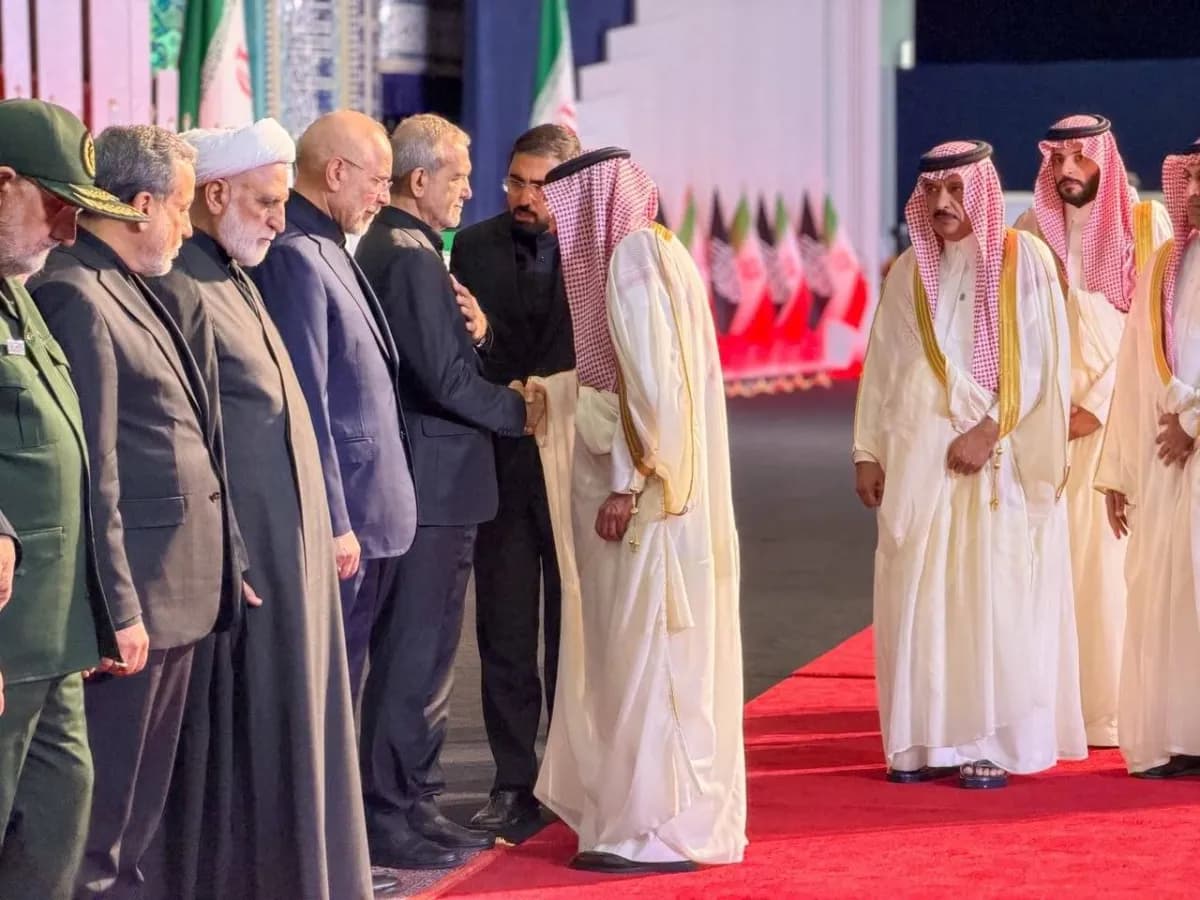 الخريجي يعزي إيران بوفاة المرشد السابق