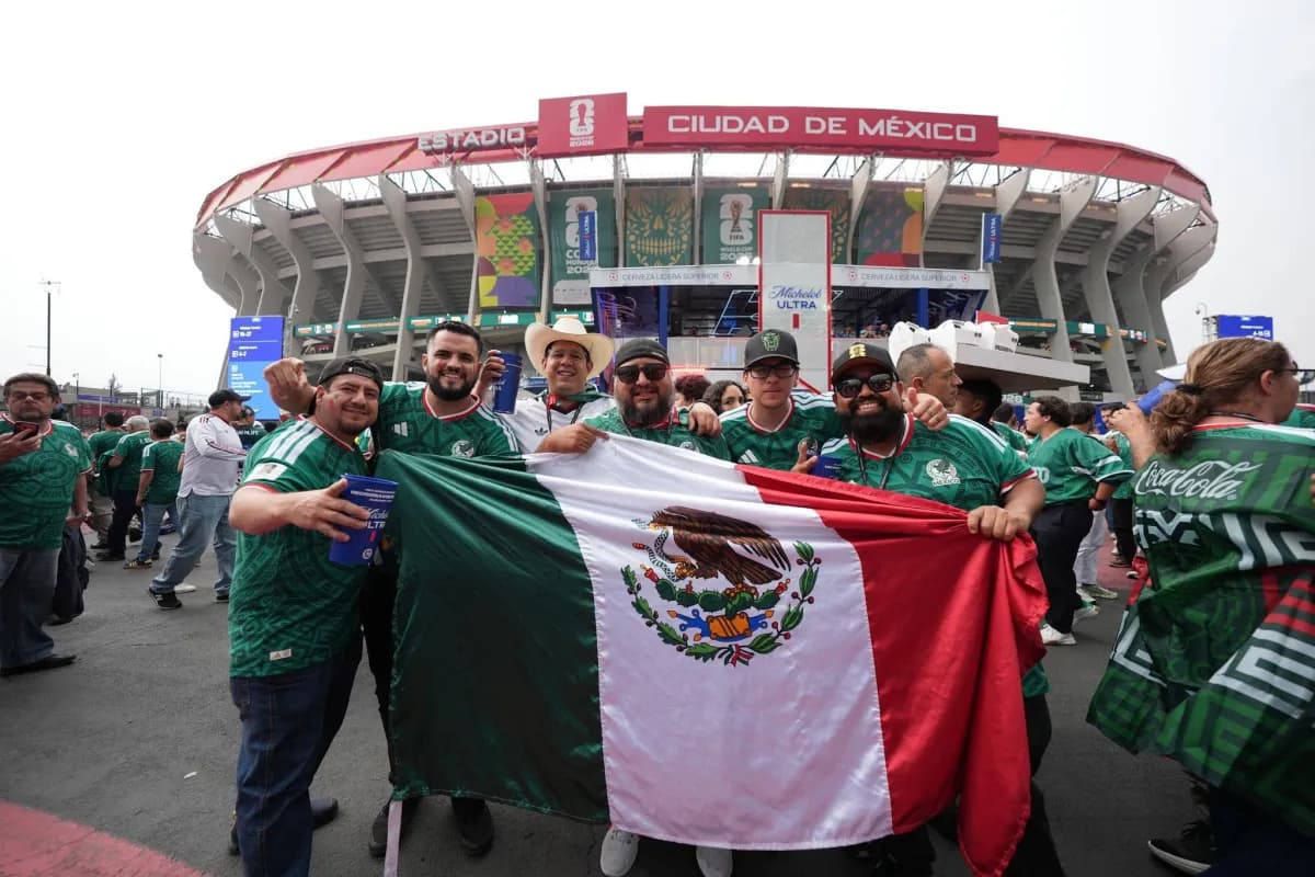 England faces Mexico City's stadium challenge