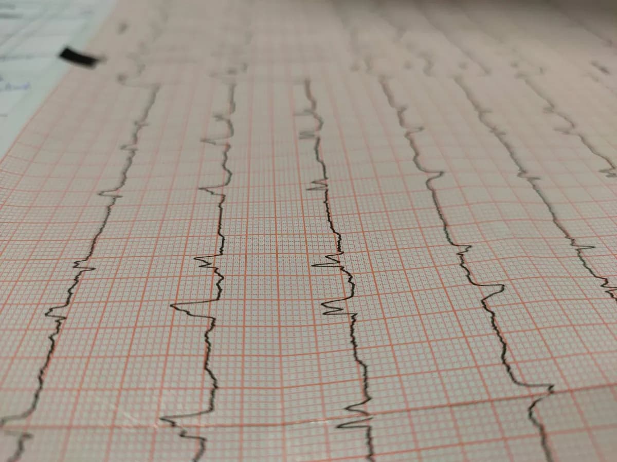 عادات يومية ترفع خطر جلطات القلب لدى الشباب