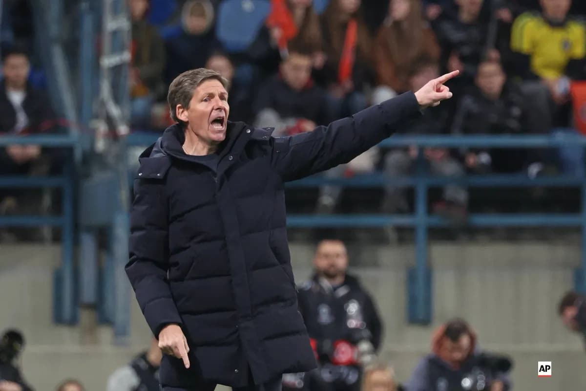 Nottingham Forest names Oliver Glaser as coach