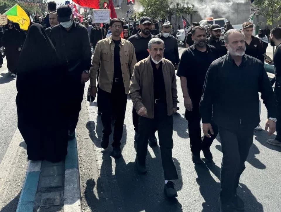 أحمدي نجاد يشارك في وداع خامنئي يوضح مصيره