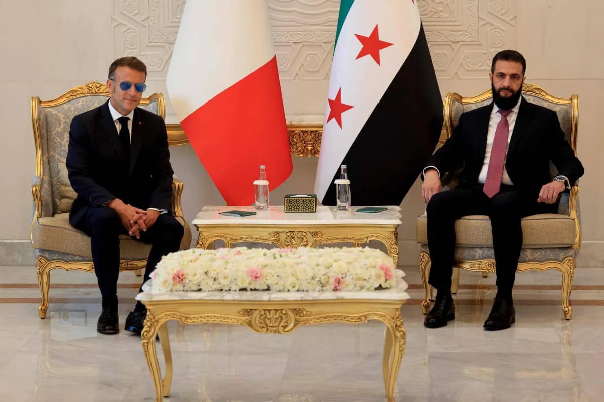 ماكرون: فرنسا مستعدة للمساهمة في إعادة بناء اقتصاد سوريا