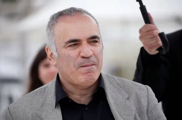 Chess legend Kasparov criticizes FIFA for favoring star players, citing Egypt and Argentina's referees as evidence