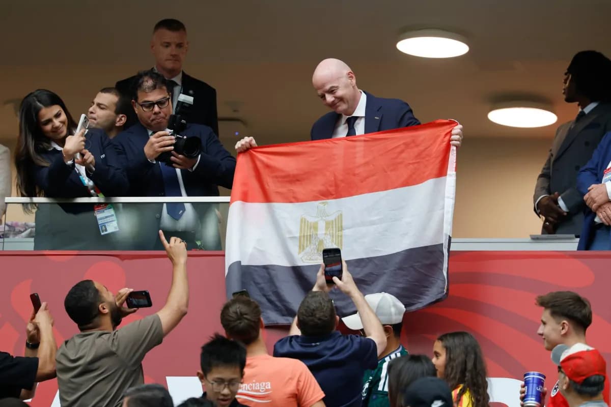 Infantino يرفع علم مصر ردًا على الانتقادات
