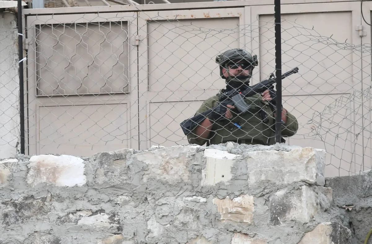 السجن 5 سنوات لجندي إسرائيلي بزعم تزويده عميلًا إيرانيًا بمقاطع فيديو لاعتراض صواريخ