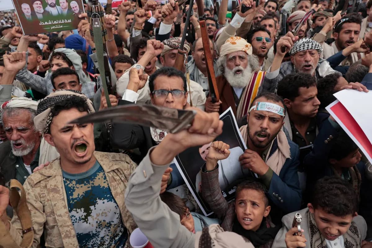 تصعيد حوثي بعد هروب من مطالب شعبية